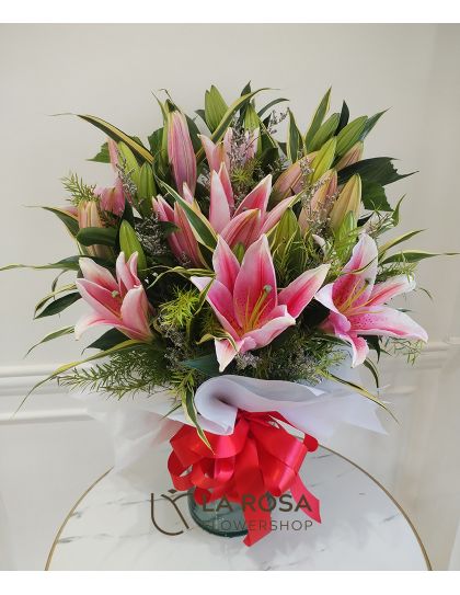 6 Stargazers Glass Vase - Flowers in a Vase Delivery by LaRosa Flower Shop Quezon City