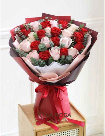 Benedetta - Mixed Roses Delivery by LaRosa Flower Shop Quezon City