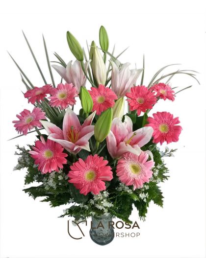 Captivating Look - Flowers in a Vase Delivery by LaRosa Flower Shop Quezon City