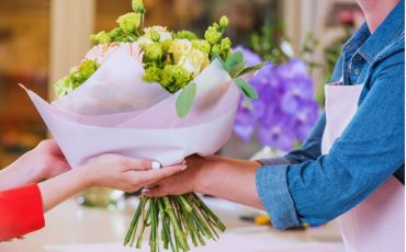 The Language of Flowers: Exploring the Symbolic Meaning of Flower Gifting