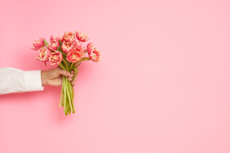 The Joy of Giving Flowers During Christmas