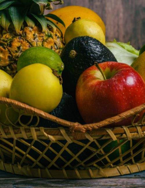 Choosing Fruits Baskets by la rosa