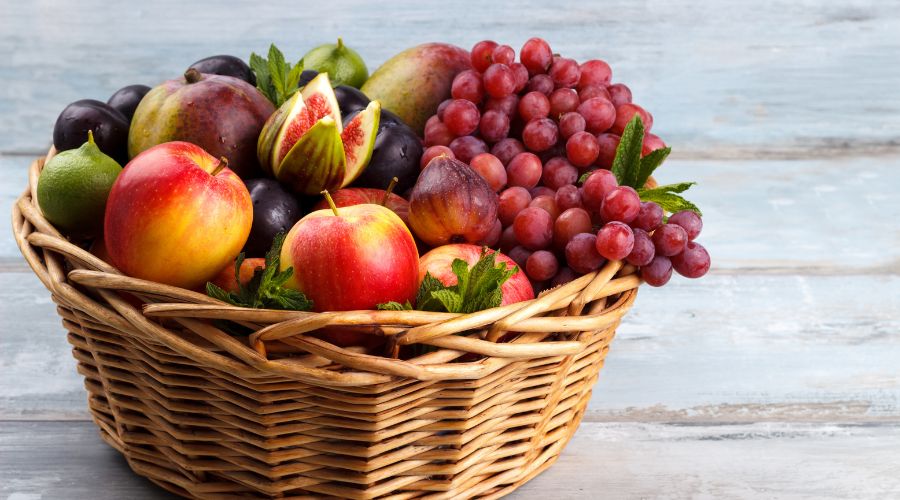 Premium Fruit Baskets by la rosa