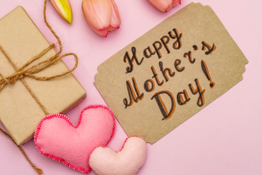 Mother's day Flower Delivery Add a Personaized Message by La Rosa Flower Shop