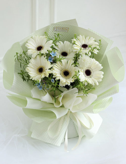 Twilight Petals by La Rosa Flower Shop