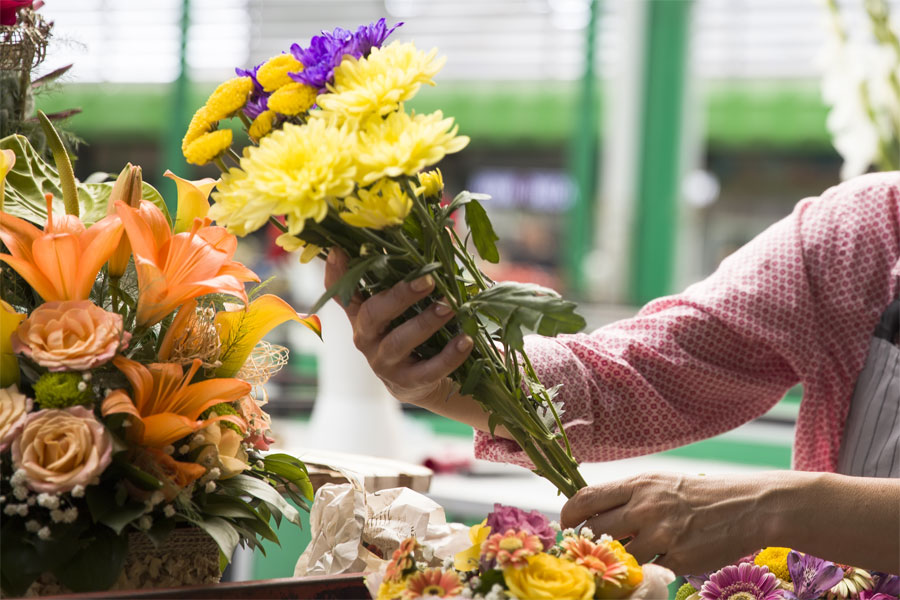 Customer browsing cheap Valentine's Day bouquets in the Philippines