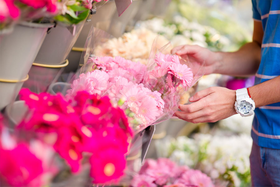 Choosing affordable flower tributes for loved ones in the philippines